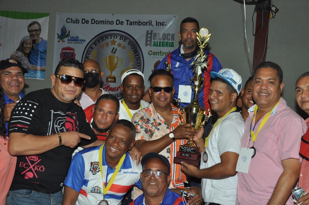 Desarrollan con éxito torneo de dominó patrocinado por Salud Dominicana.