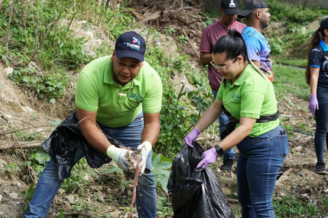 Salud Dominicana Realiza Jornada de Limpieza de río Licey